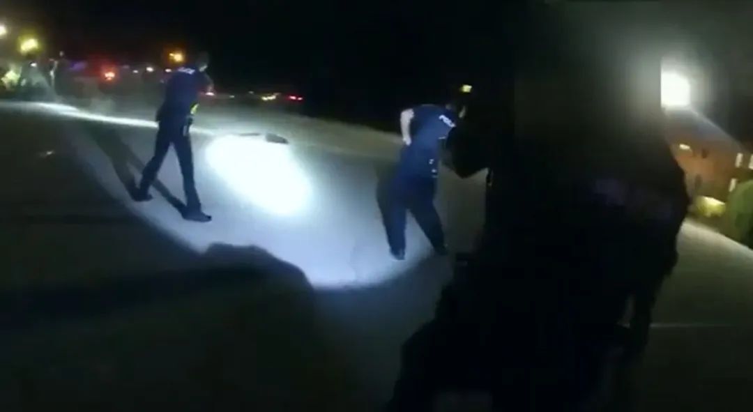 美国警察为什么要那么狠？