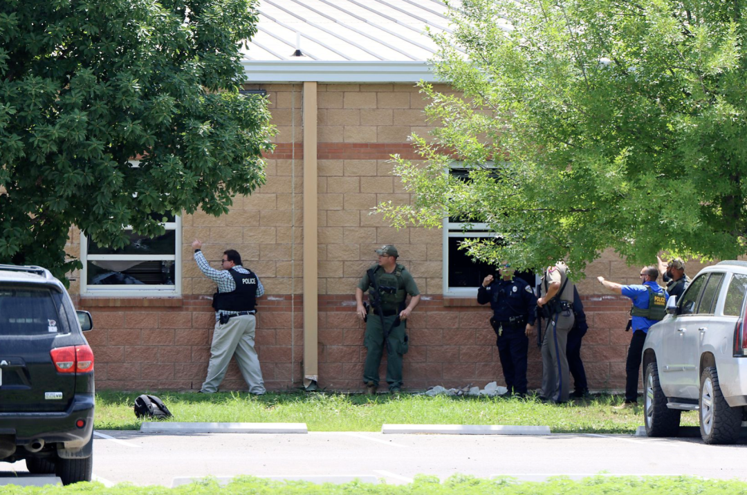 美国警察为什么要那么狠？