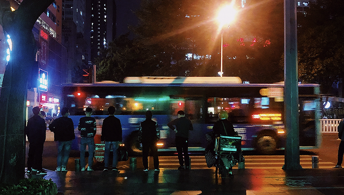 十万人告别华强北：“一张脸”值70万的故事结束了