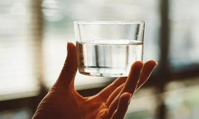 “5杯水，怎么分给6个领导？”：你的答案，决定你的未来